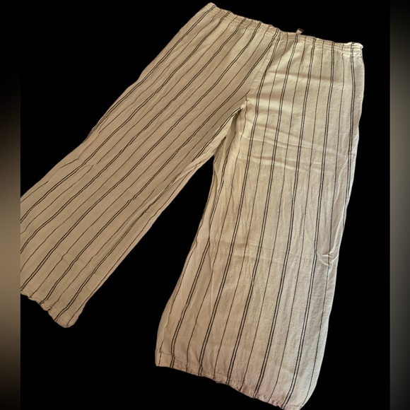 TIME AND TRU Woman’s Creamy or Off White & Black Stripe Draw String Pants - Picture 7 of 11